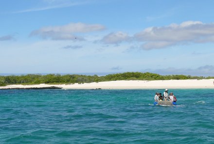 Familienurlaub Galapagos - Galapagos Family & Teens - türkises Meer und Boot