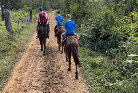 Familienreise Kuba - Kuba for family - Vinales - Kinder reiten
