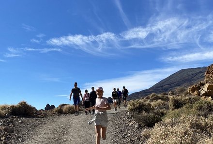 Teneriffa Familienurlaub - Teneriffa for family - Kind läuft im Teide Nationalpark
