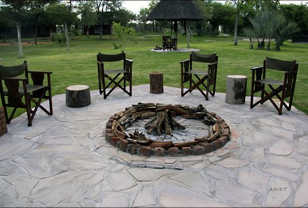Namibia & Botswana mit Jugendlichen - Namibia & Botswana Family & Teens - Grootfonein - Fiume Lodge & Game Farm - Feuerstelle