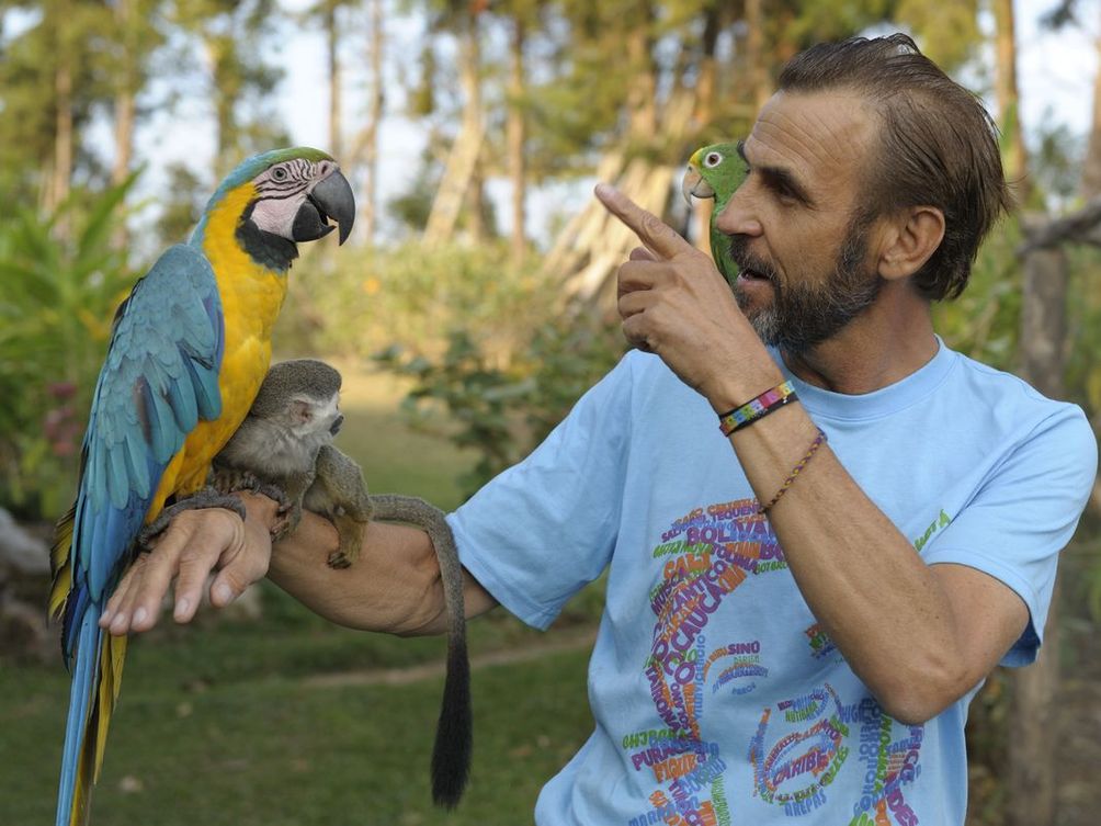 Kolumbien mit Kindern - Guide mit Papagei