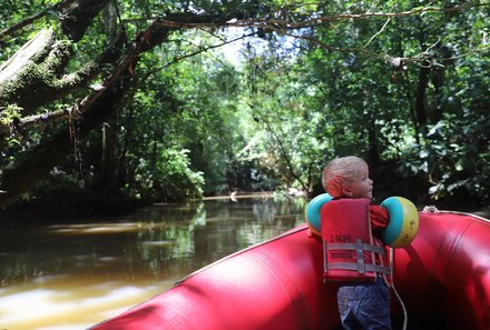 Costa Rica mit Kleinkindern - Tortuguero Nationalpark - Kleinkind im Schlauchboot