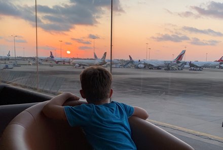 Sri Lanka for family individuell - Sri Lanka Individualreise mit Kindern - Kind am Flughafen