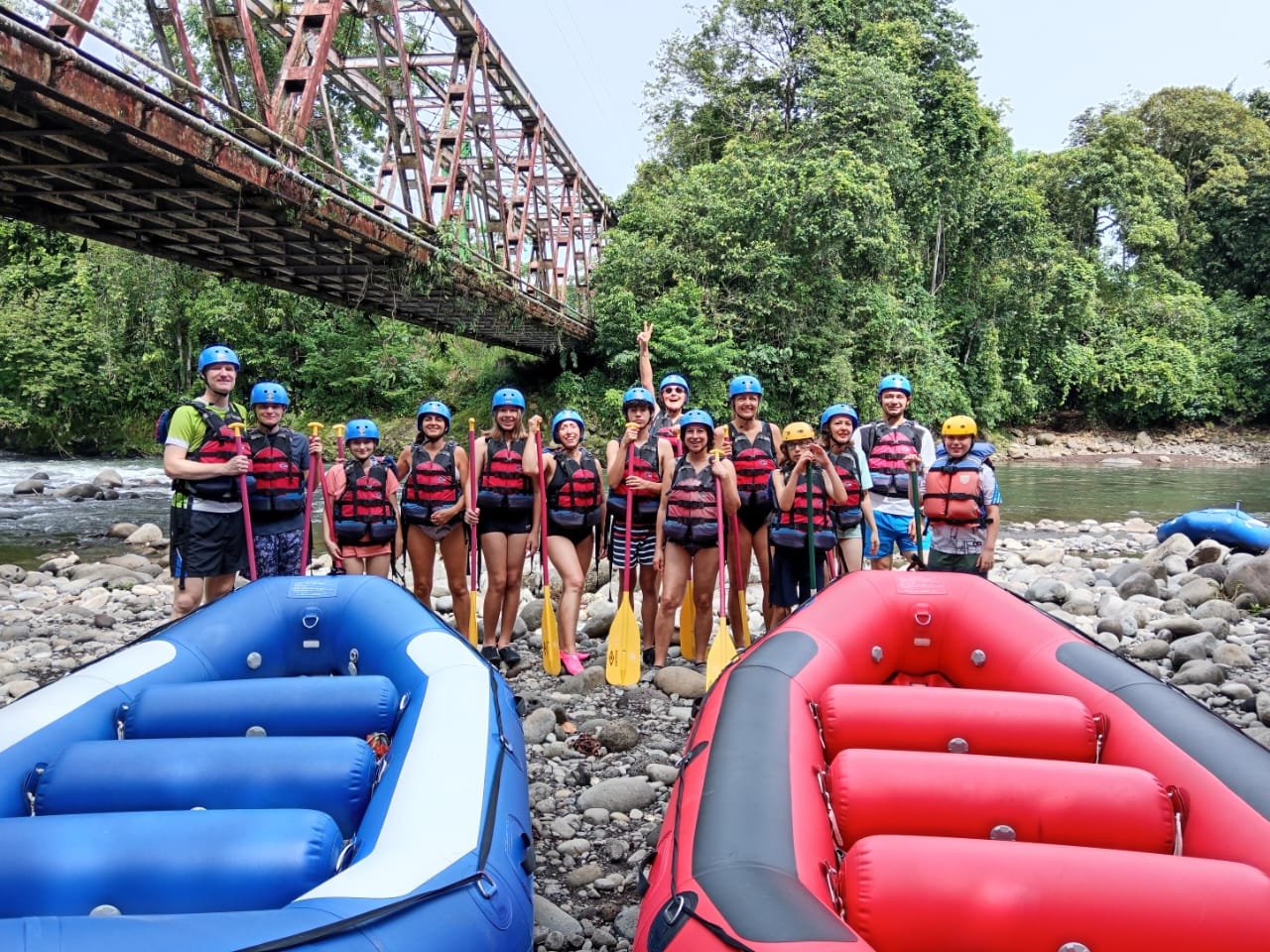 Erfahrungen, Tipps & Beratung zu Fernreisen mit Kindern - Nadja Albrecht im Interview - Reisegruppe Costa Rica Family & Teens Gruppenreise - Rafting