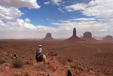USA Südwesten mit Kindern - USA Westküste for family individuell - Abenteuer im Wilden Westen - Reitausflug im Monument Valley