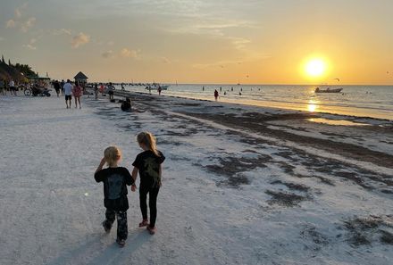 Mexiko Familienreise - Mexiko for young family individuell - Insel Holbox - Kinder am Strand