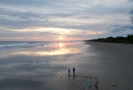 Costa Rica Familienreise - Costa Rica for family - Nordpazifik - Puerto Carrillo - Familie am Strand