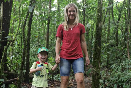 Costa Rica Familienreise - Costa Rica for family - La Tigra Regenwaldlodge - Mutter mit Kleinkind