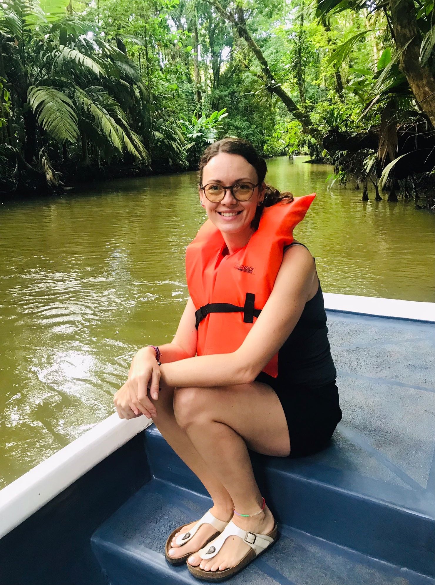 Fernreiseziele mit Kindern im Sommer - Tipps für Fernreisen im Sommer mit Kindern - Bootstour durch den Regenwald