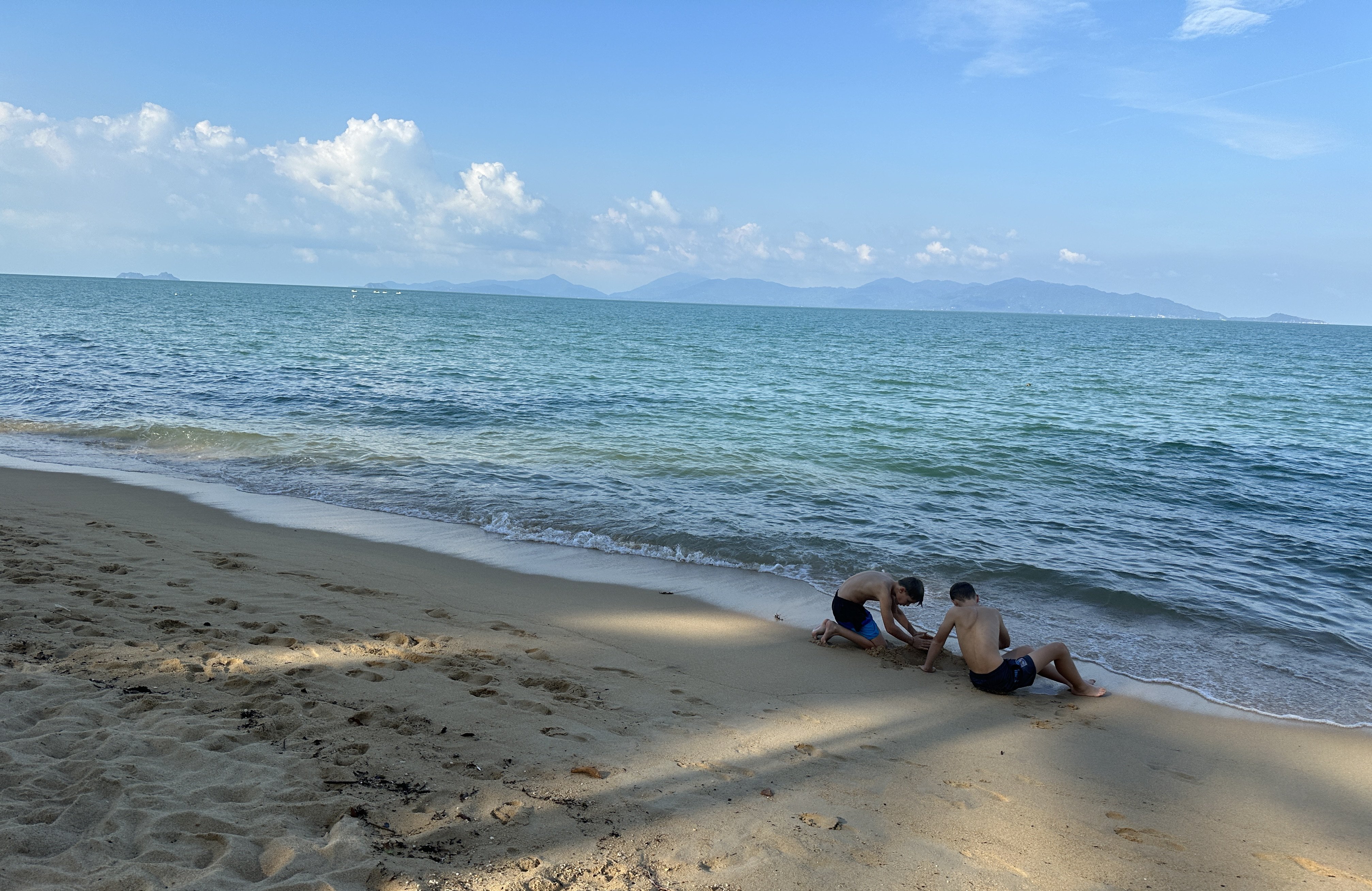 Fernreiseziele mit Kindern im Sommer - Tipps für Fernreisen im Sommer mit Kindern - Strand in Thailand