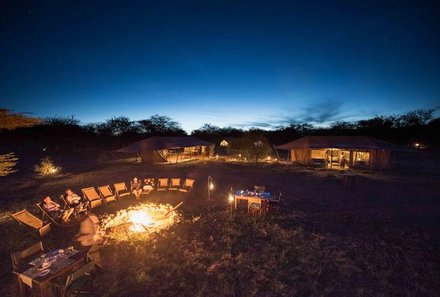 Tansania Familienreise - Tansania Family & Teens - Ronjo Camp - Feuerstelle am Abend