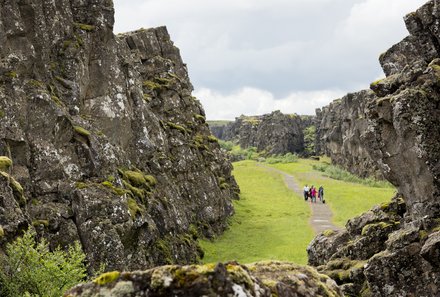 Island Familienreise - Island for family - Felsenschluchten im Nationalpark Thingvellir