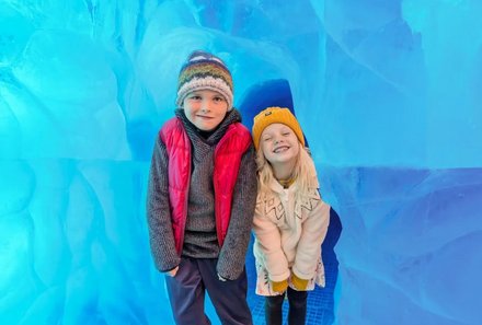 Island Familienreise - Island for family - Perlan Museum - Kinder im Eistunnel