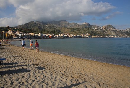 Sizilien mit Kindern - Sizilien Urlaub mit Kindern - Strand von Giardini Naxos