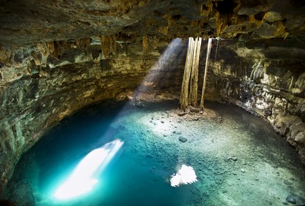 Mexiko Familienreise - Cenote Xcanché - Höhle mit türkisblauem Wasser