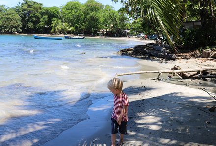 Costa Rica Familienreise mit Kindern - Costa Rica for family individuell - Kleinkind am Strand
