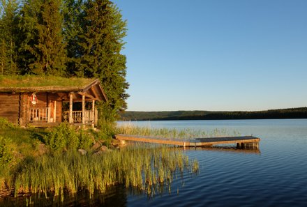 Schweden Familienreise - Schweden Family & Teens - Hütte mit Steg vor See