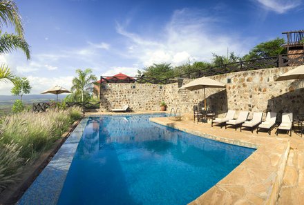 Tansania Familienreise - Tansania Family & Teens - Bashay Rift Lodge - Poolbereich