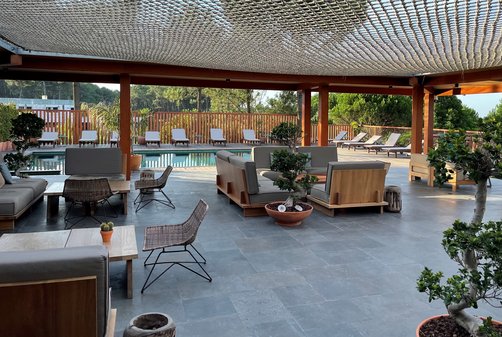 Portugal for family - Reisebericht - Hotel Feel Viana - Pool - Lounge