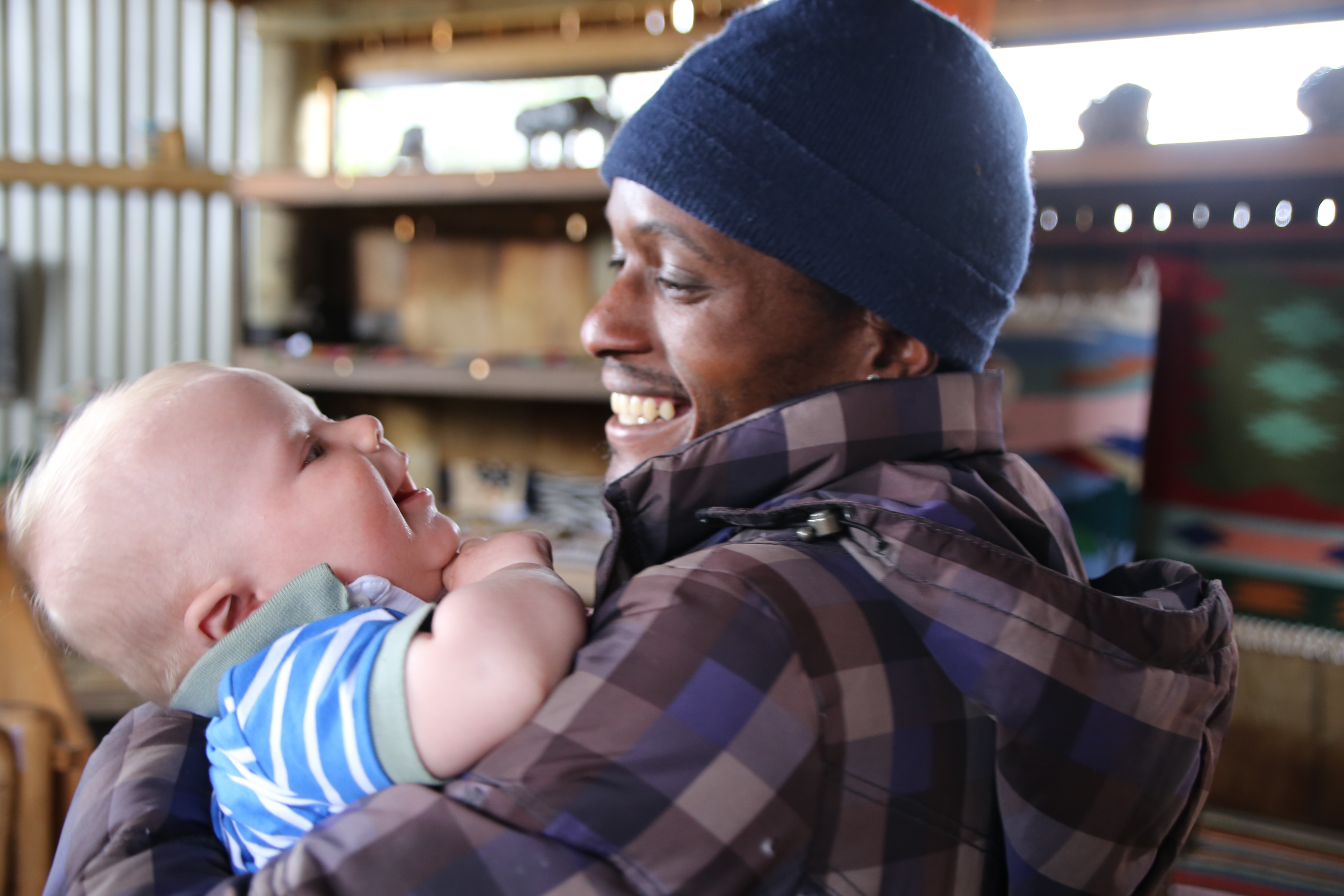 Reisen mit Baby - Fernreise mit Baby - Reise Elternzeit - Einheimischer mit Baby - Südafrika