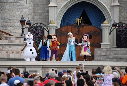 Florida Familienreise - Florida for family - Orlando Disney World - Charaktere auf der Bühne